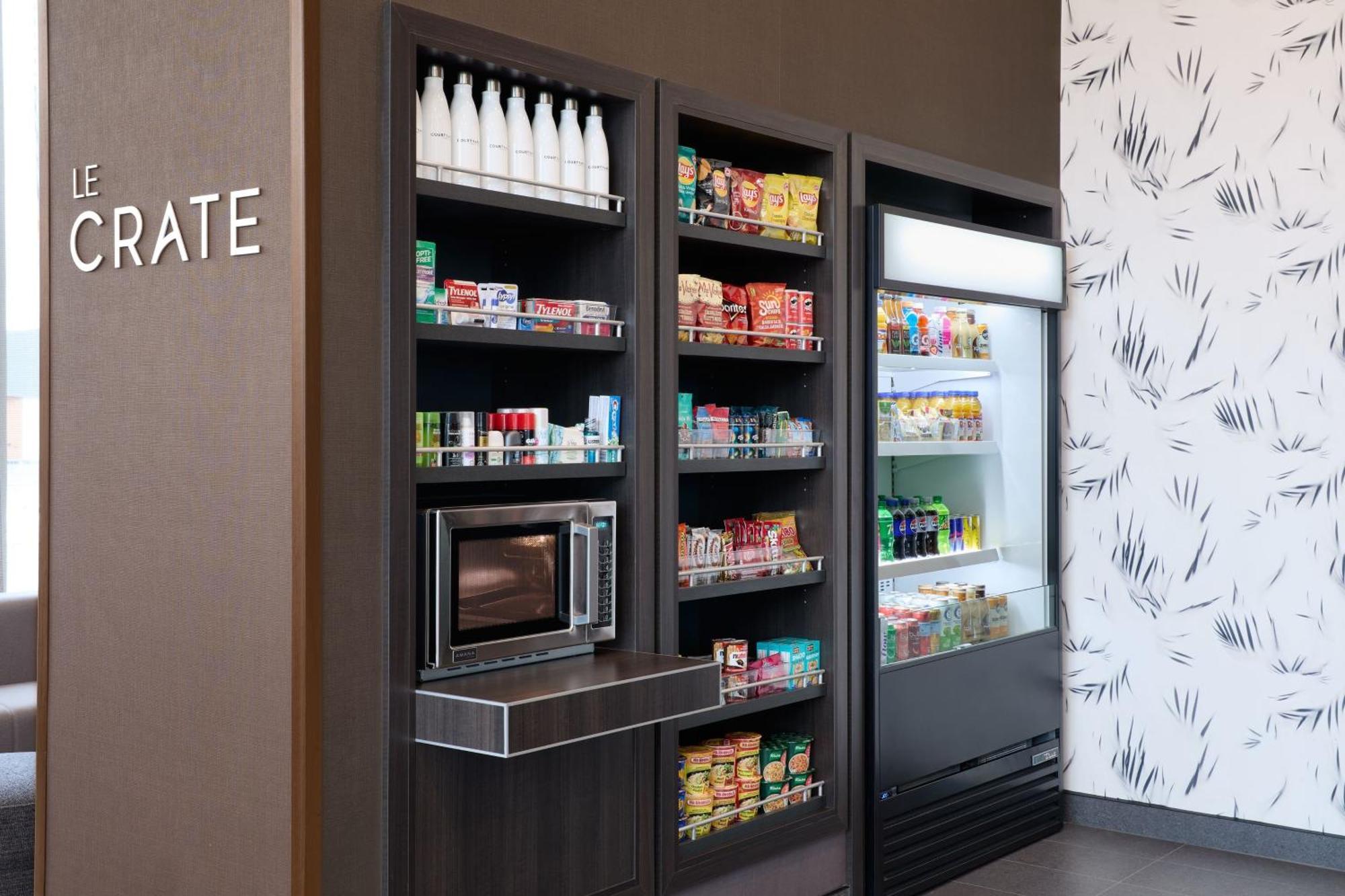 ホテル Courtyard By Marriott Montreal ラヴァル エクステリア 写真