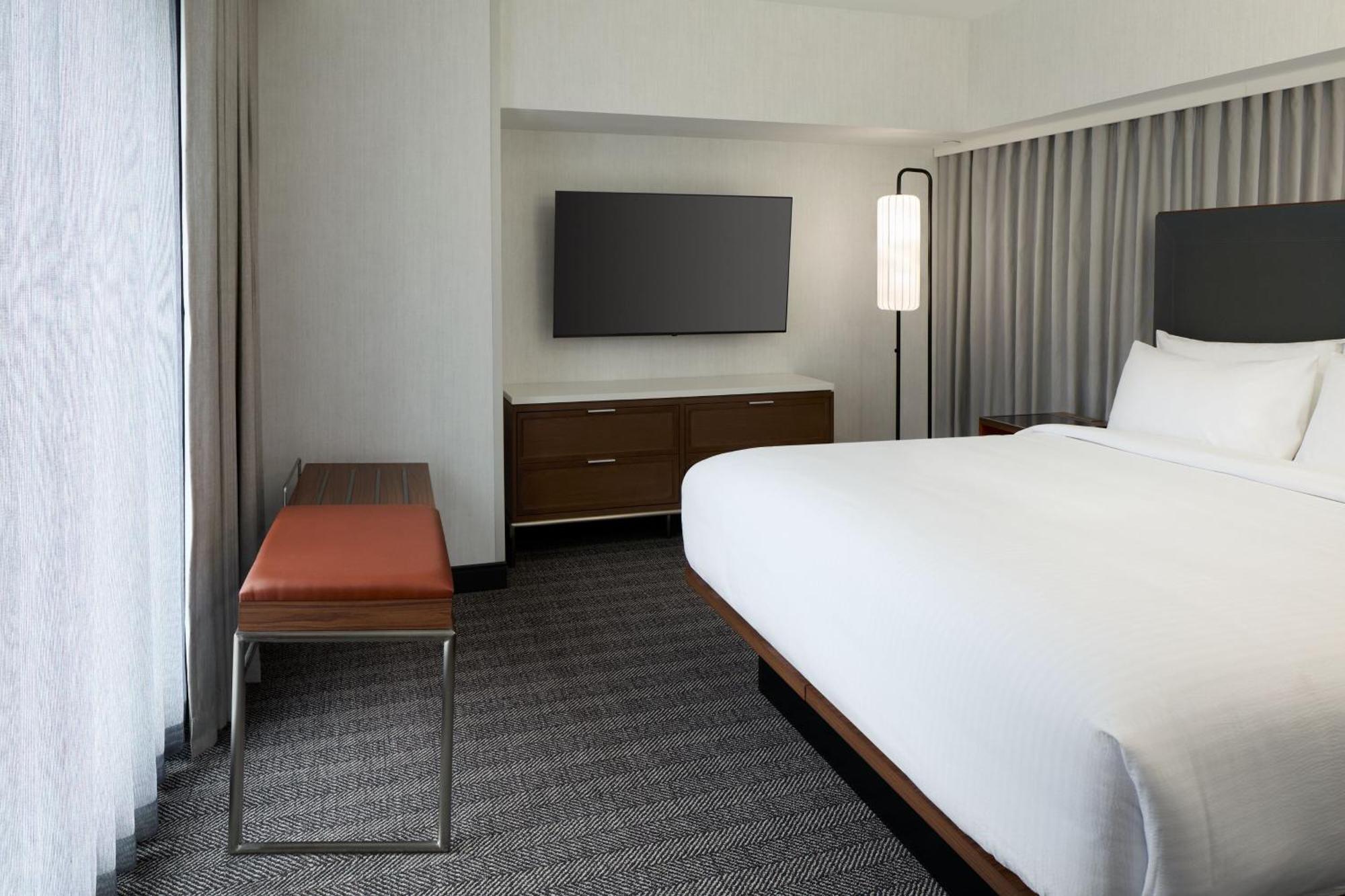 ホテル Courtyard By Marriott Montreal ラヴァル エクステリア 写真