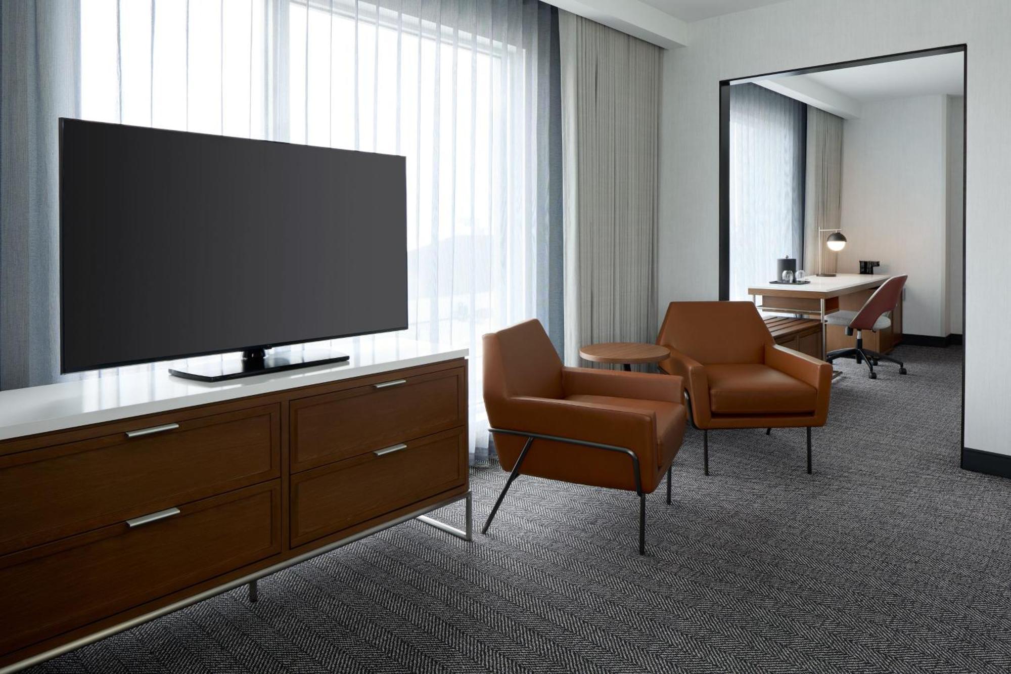 ホテル Courtyard By Marriott Montreal ラヴァル エクステリア 写真