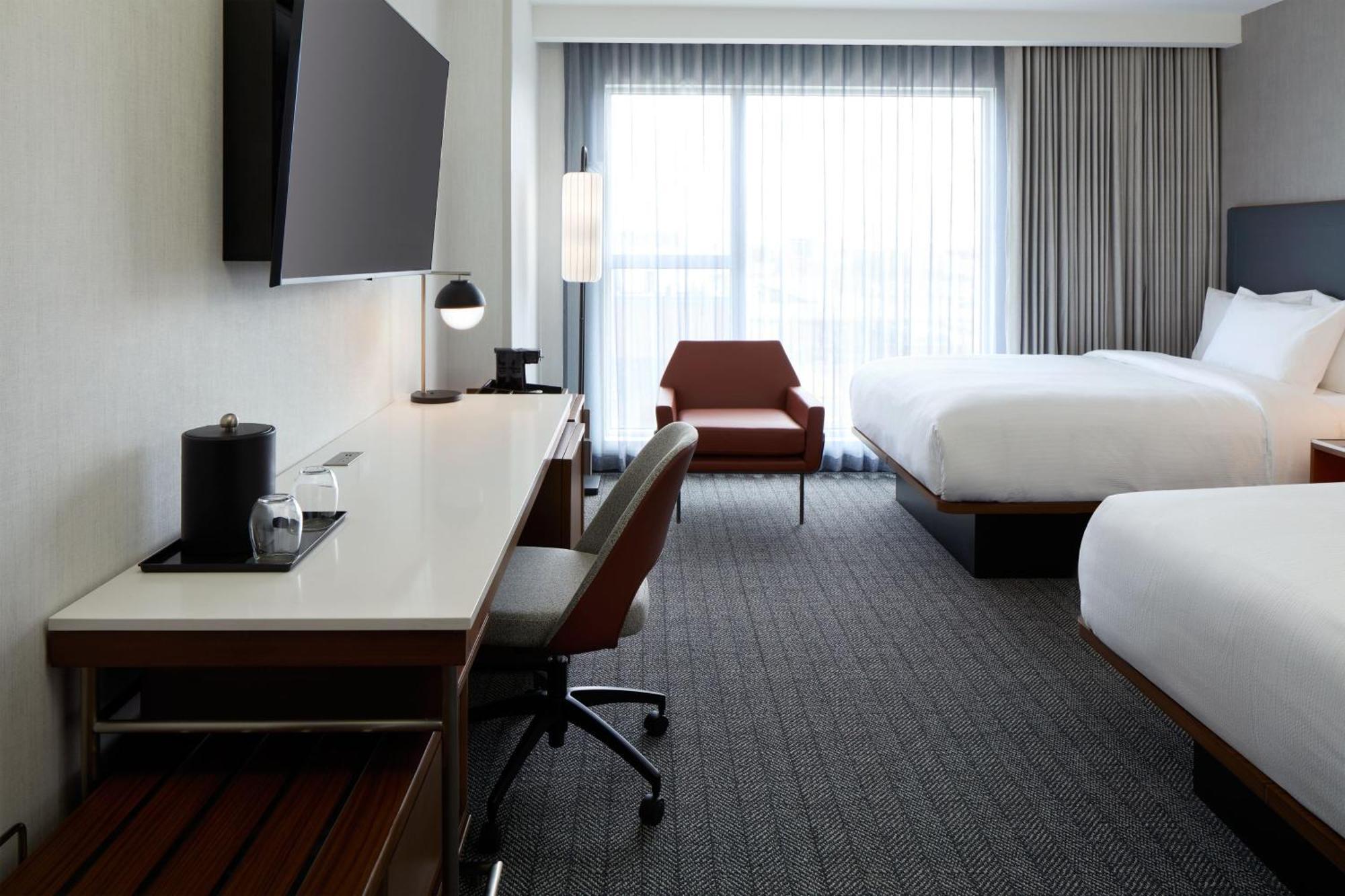 ホテル Courtyard By Marriott Montreal ラヴァル エクステリア 写真