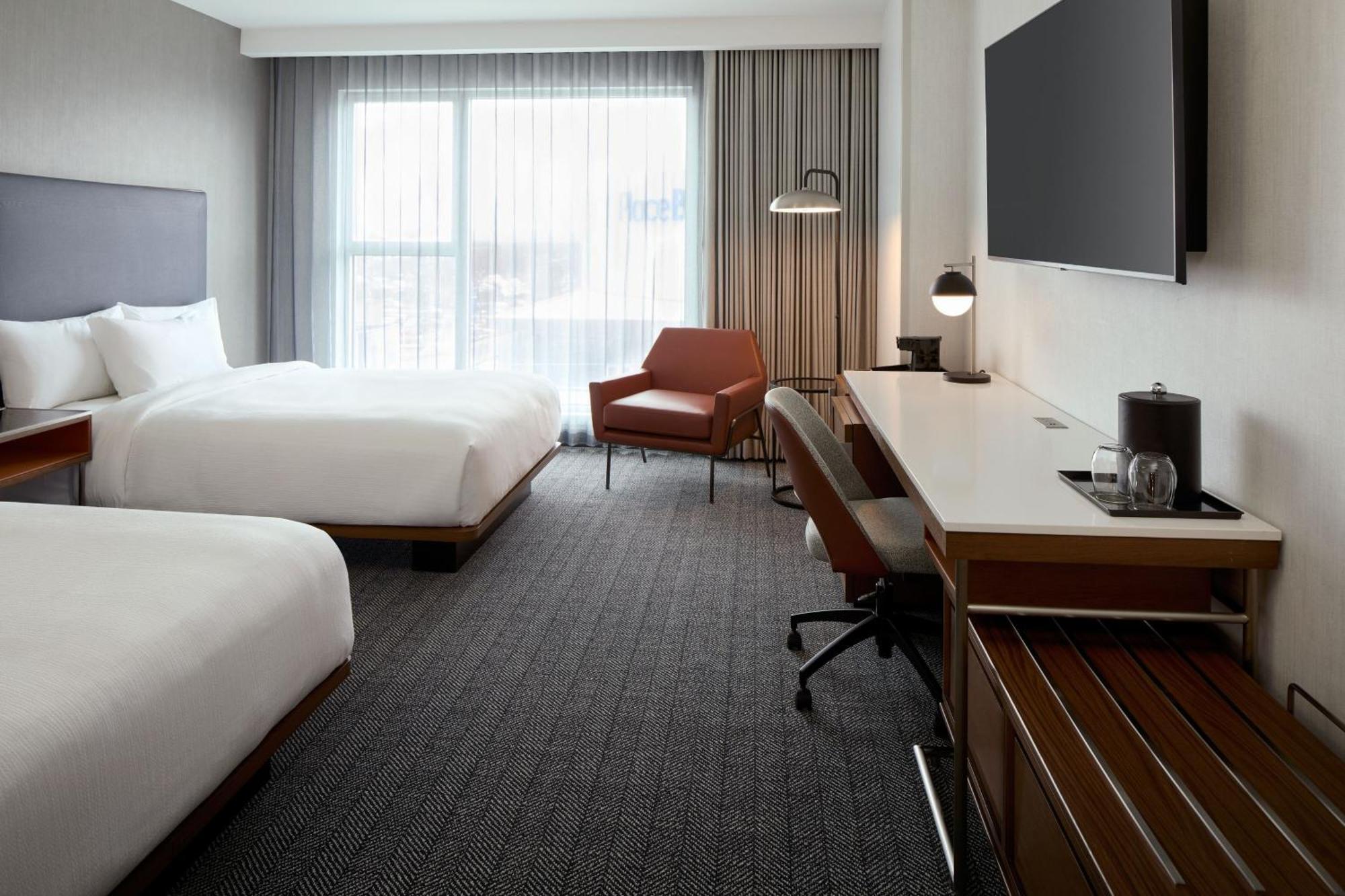 ホテル Courtyard By Marriott Montreal ラヴァル エクステリア 写真