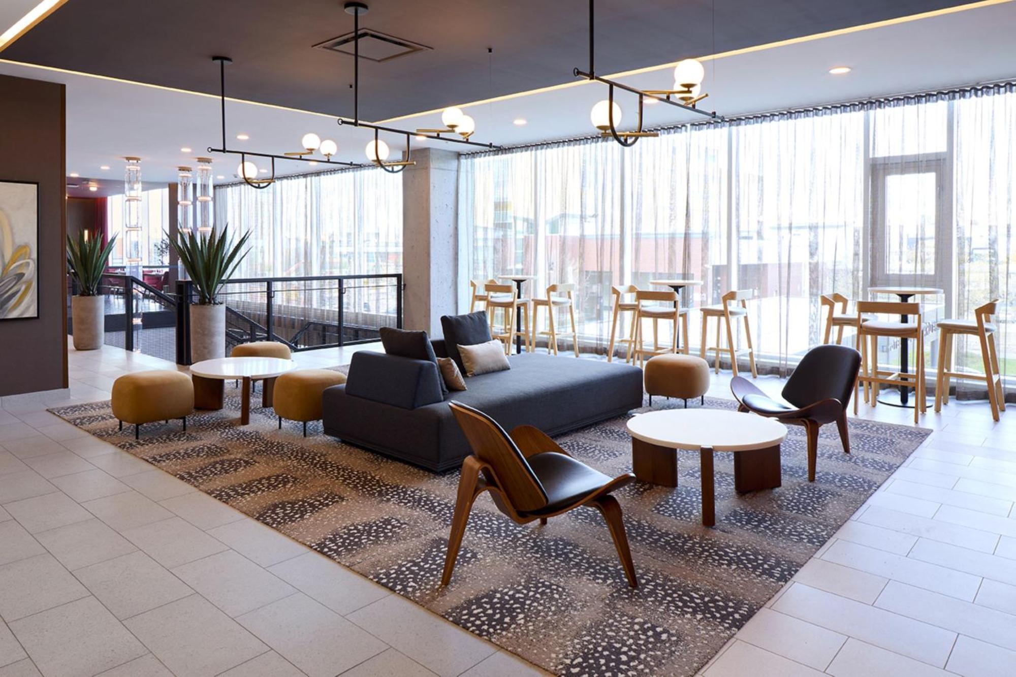 ホテル Courtyard By Marriott Montreal ラヴァル エクステリア 写真