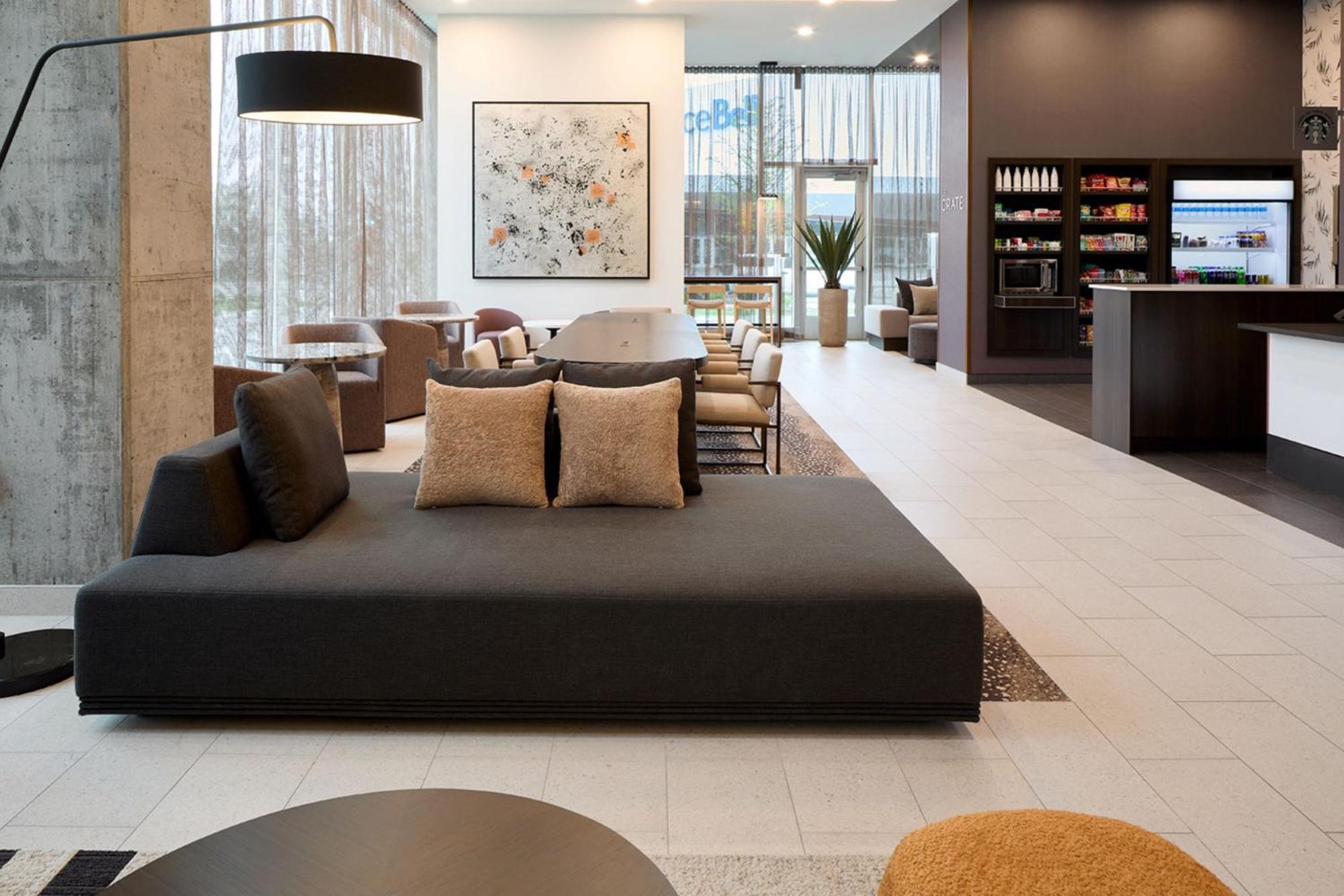 ホテル Courtyard By Marriott Montreal ラヴァル エクステリア 写真