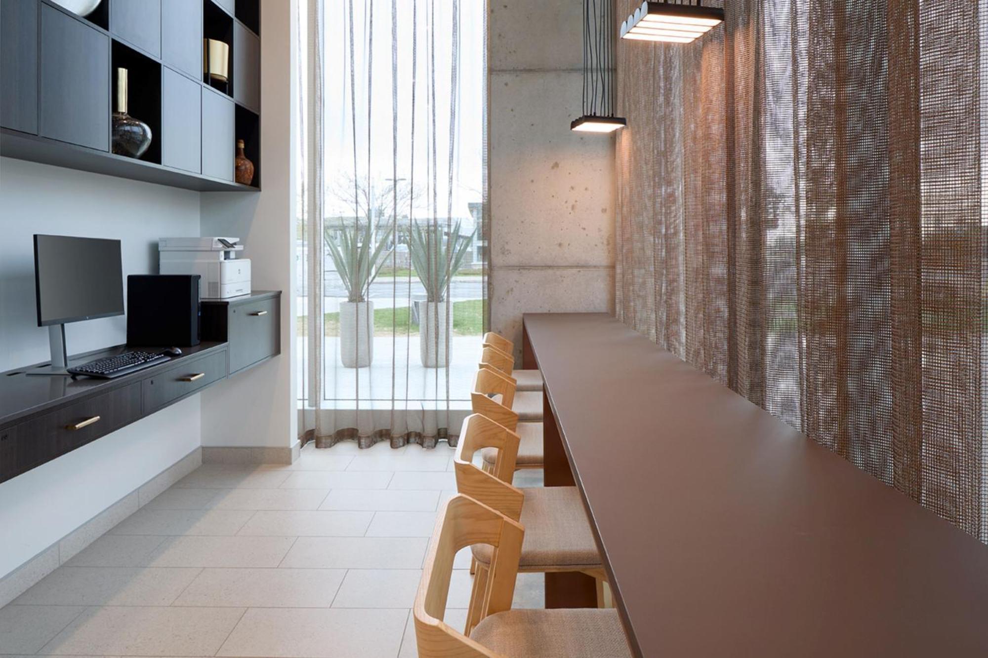 ホテル Courtyard By Marriott Montreal ラヴァル エクステリア 写真
