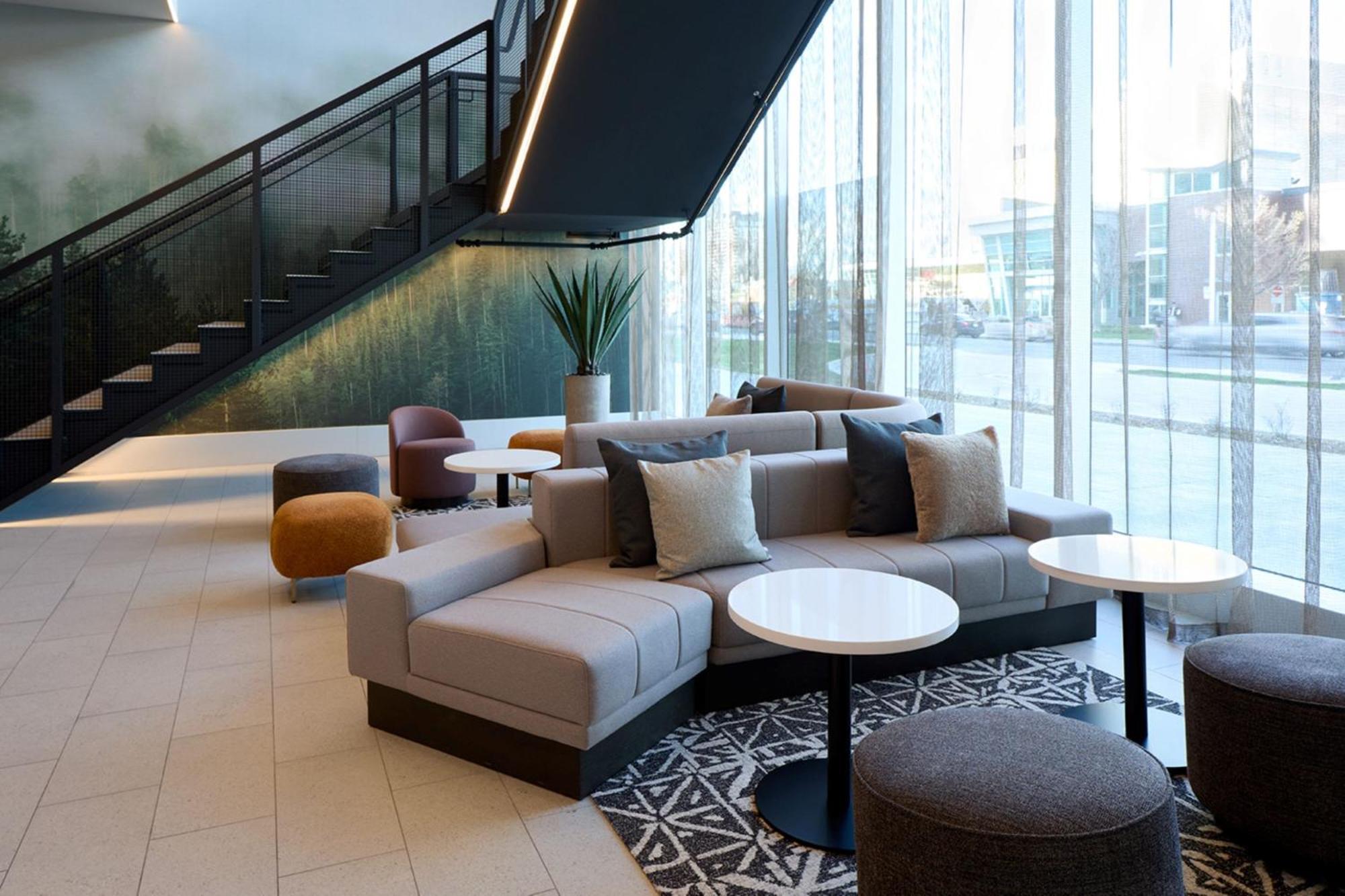 ホテル Courtyard By Marriott Montreal ラヴァル エクステリア 写真
