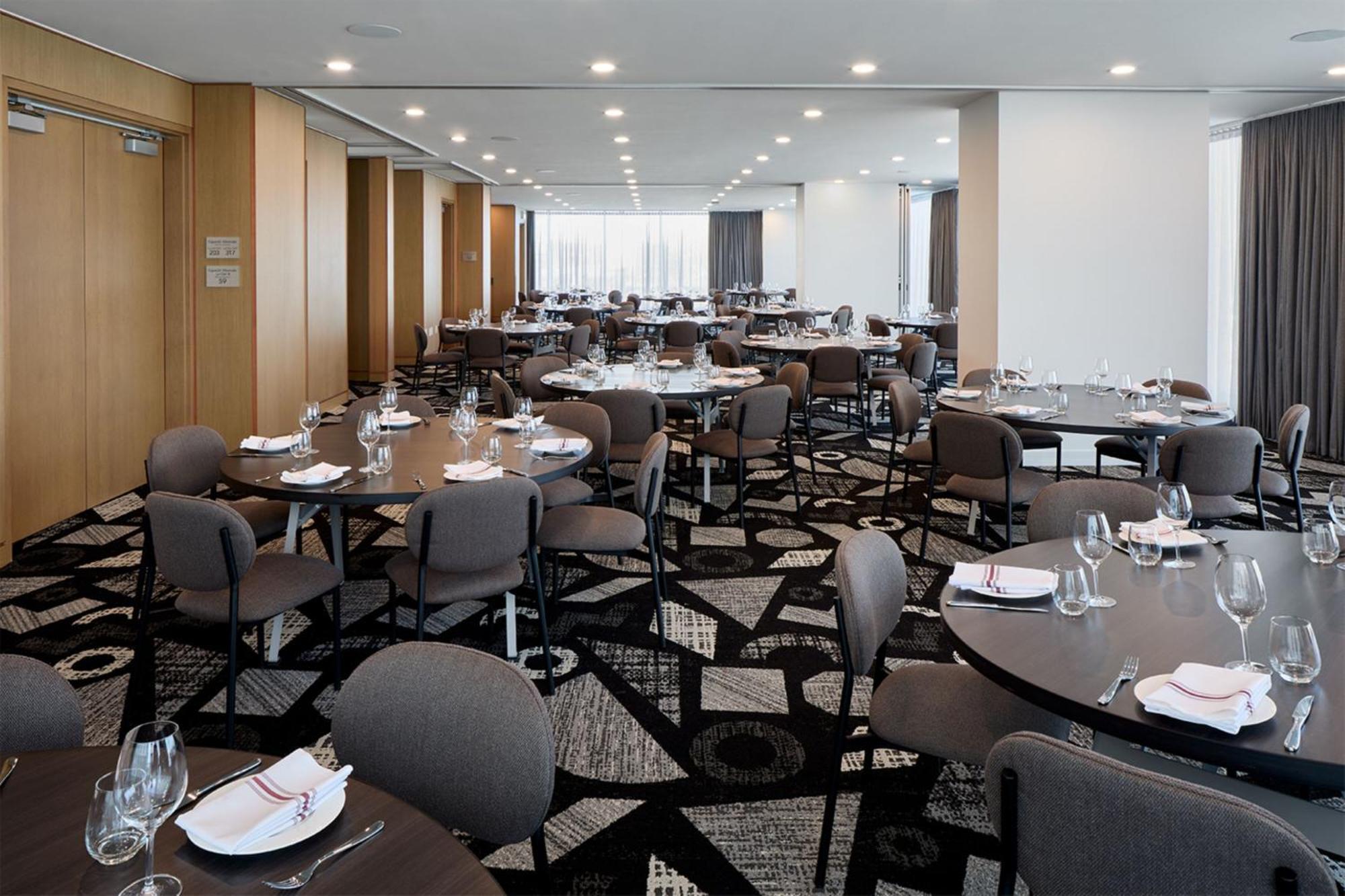 ホテル Courtyard By Marriott Montreal ラヴァル エクステリア 写真