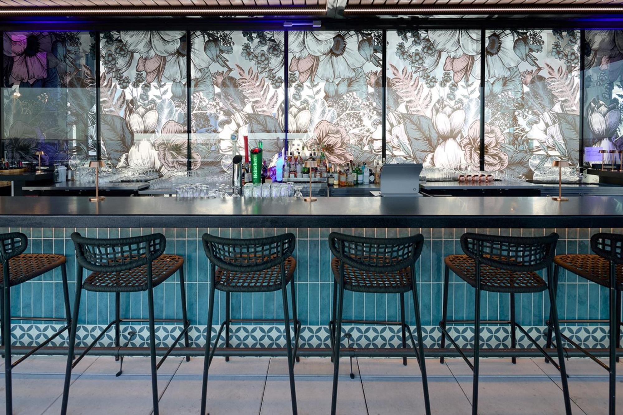 ホテル Courtyard By Marriott Montreal ラヴァル エクステリア 写真