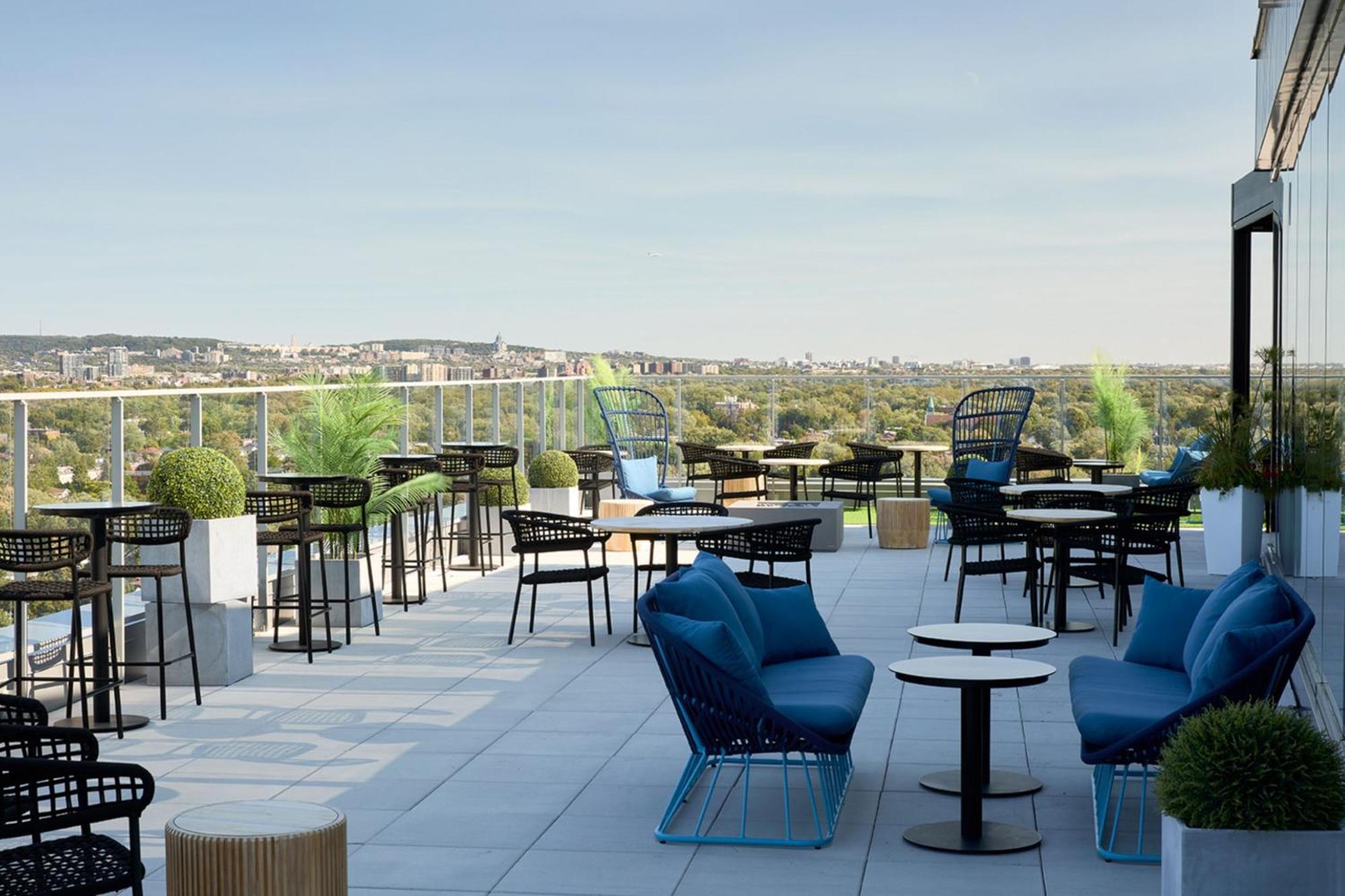 ホテル Courtyard By Marriott Montreal ラヴァル エクステリア 写真